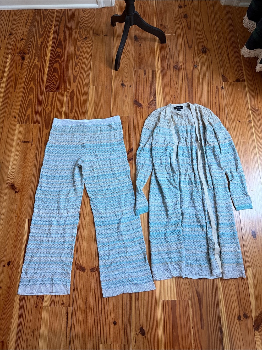 Ann Taylor Light Blue and Cream Knit Capris and Duster Set